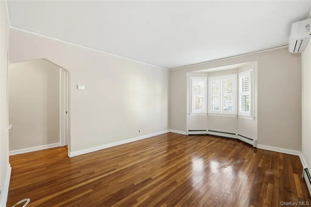 959 N 5th Street New Hyde Park NY 11040
