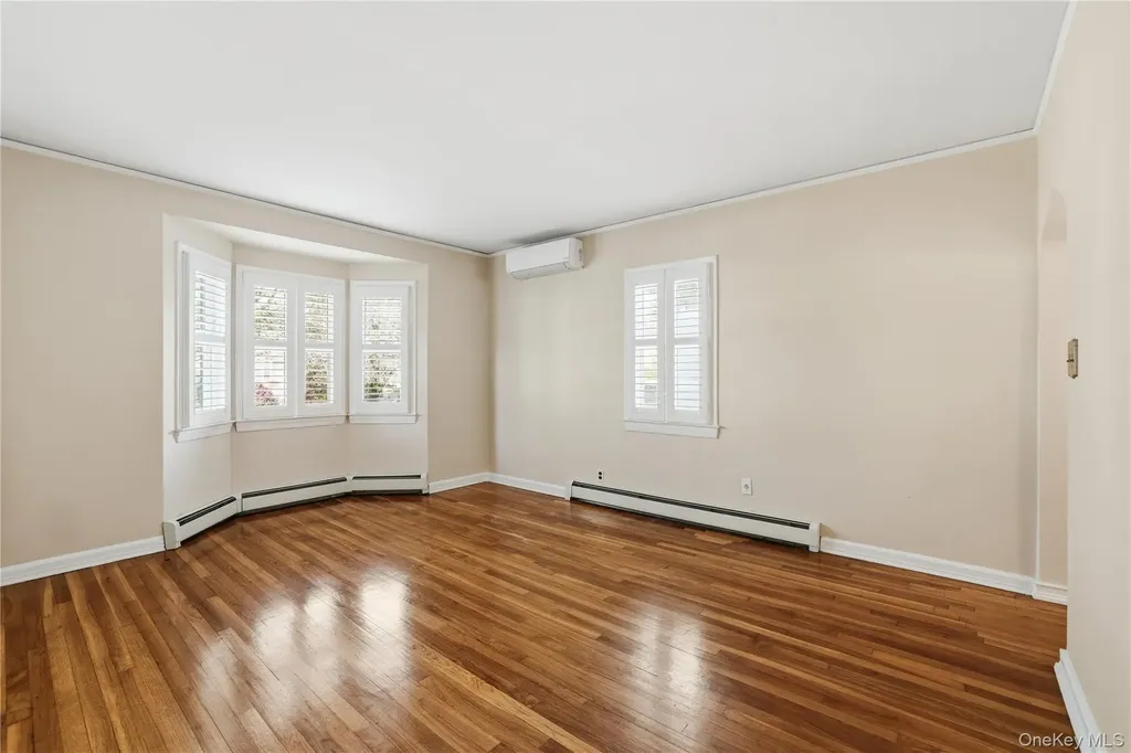 959 N 5th Street New Hyde Park NY 11040