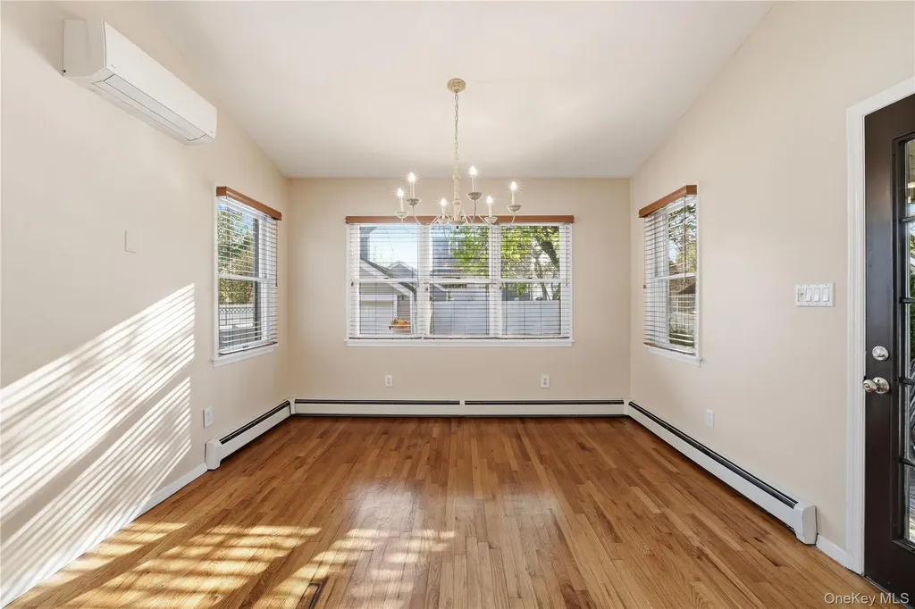 959 N 5th Street New Hyde Park NY 11040
