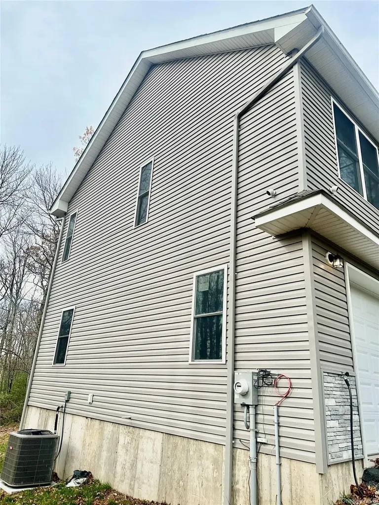50 Picadilly Circle Rock Hill NY 12775