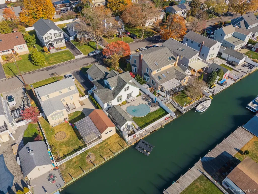 38 Bayside Place Amityville NY 11701