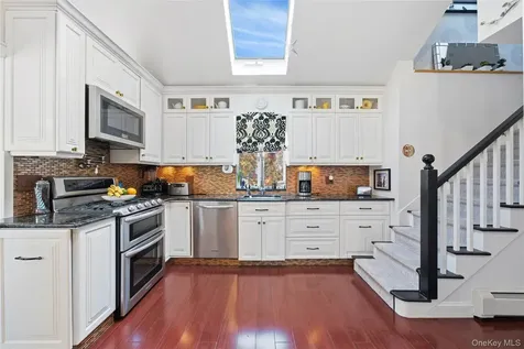 38 Bayside Place Amityville NY 11701