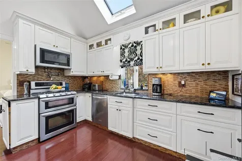 38 Bayside Place Amityville NY 11701