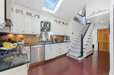 38 Bayside Place Amityville NY 11701