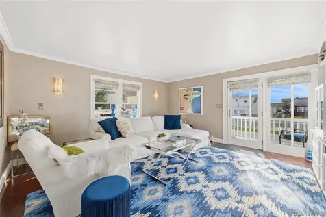 38 Bayside Place Amityville NY 11701