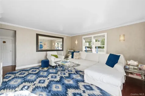 38 Bayside Place Amityville NY 11701