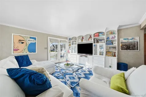 38 Bayside Place Amityville NY 11701