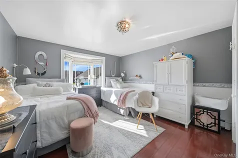 38 Bayside Place Amityville NY 11701