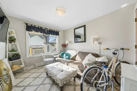 38 Bayside Place Amityville NY 11701