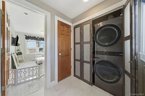 38 Bayside Place Amityville NY 11701