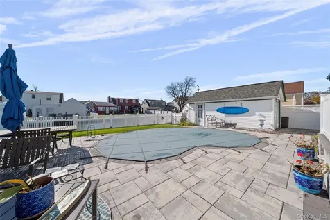 38 Bayside Place Amityville NY 11701