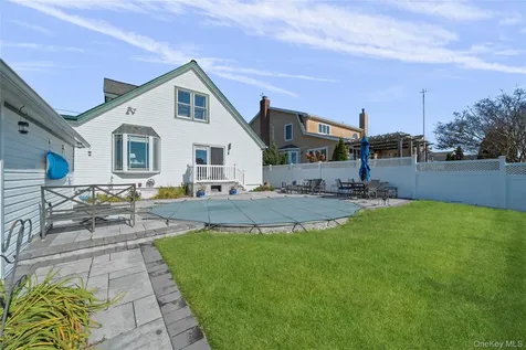 38 Bayside Place Amityville NY 11701