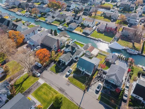 38 Bayside Place Amityville NY 11701