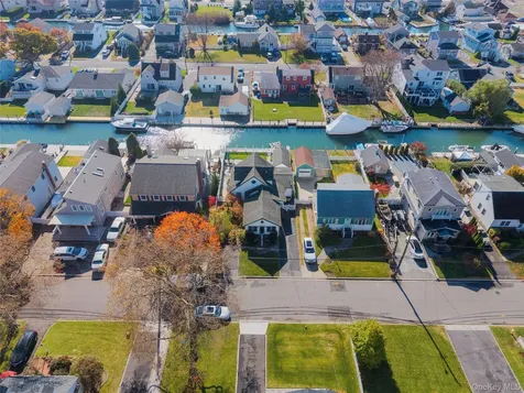 38 Bayside Place Amityville NY 11701