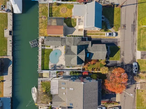 38 Bayside Place Amityville NY 11701