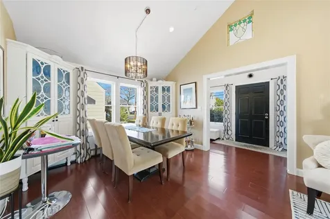 38 Bayside Place Amityville NY 11701