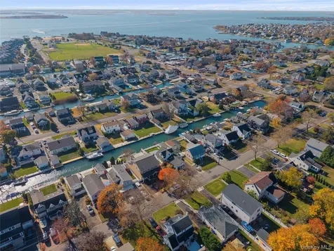 38 Bayside Place Amityville NY 11701