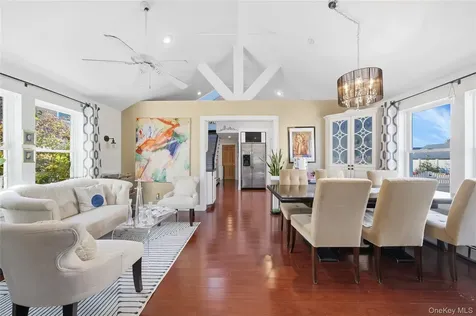 38 Bayside Place Amityville NY 11701