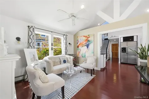 38 Bayside Place Amityville NY 11701