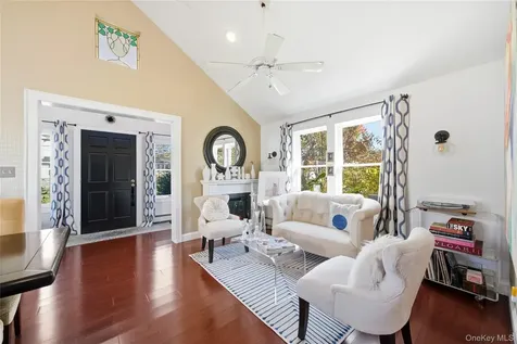 38 Bayside Place Amityville NY 11701