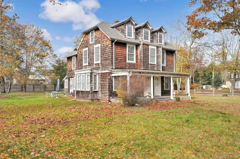 14 Halsey Avenue East Quogue NY 11942
