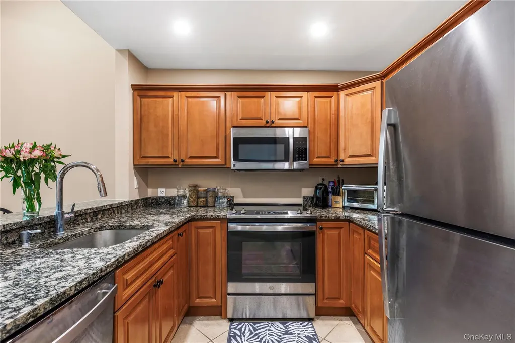 16 Waterview Estate Peekskill NY 10566