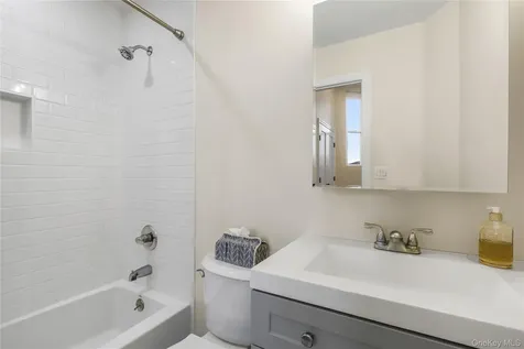 16 Waterview Estate Peekskill NY 10566