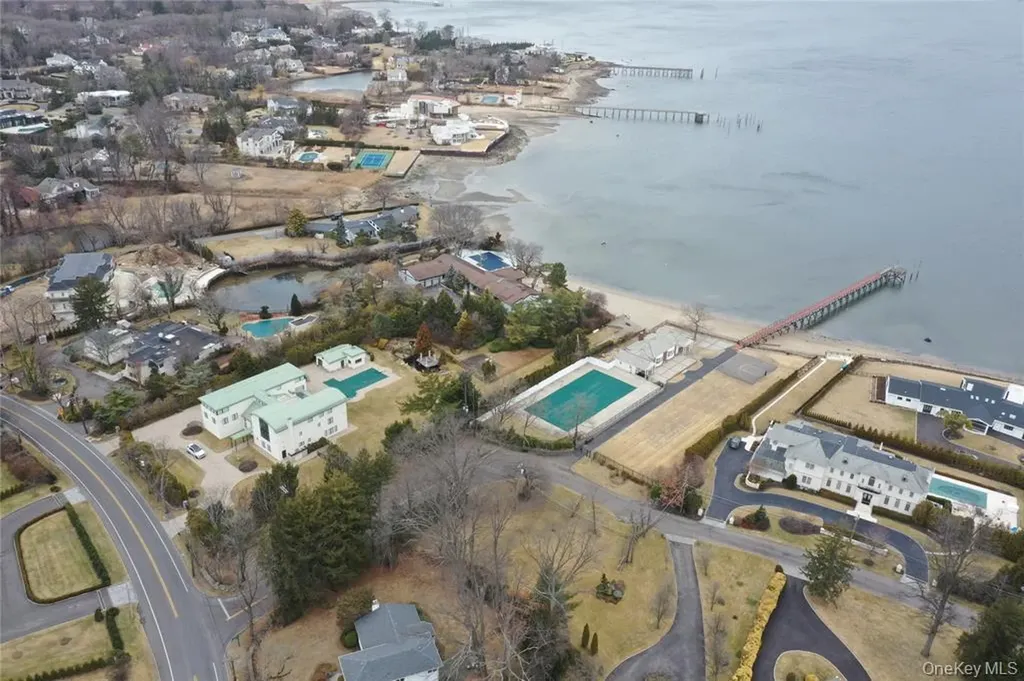 31 Harbour Road Great Neck NY 11024