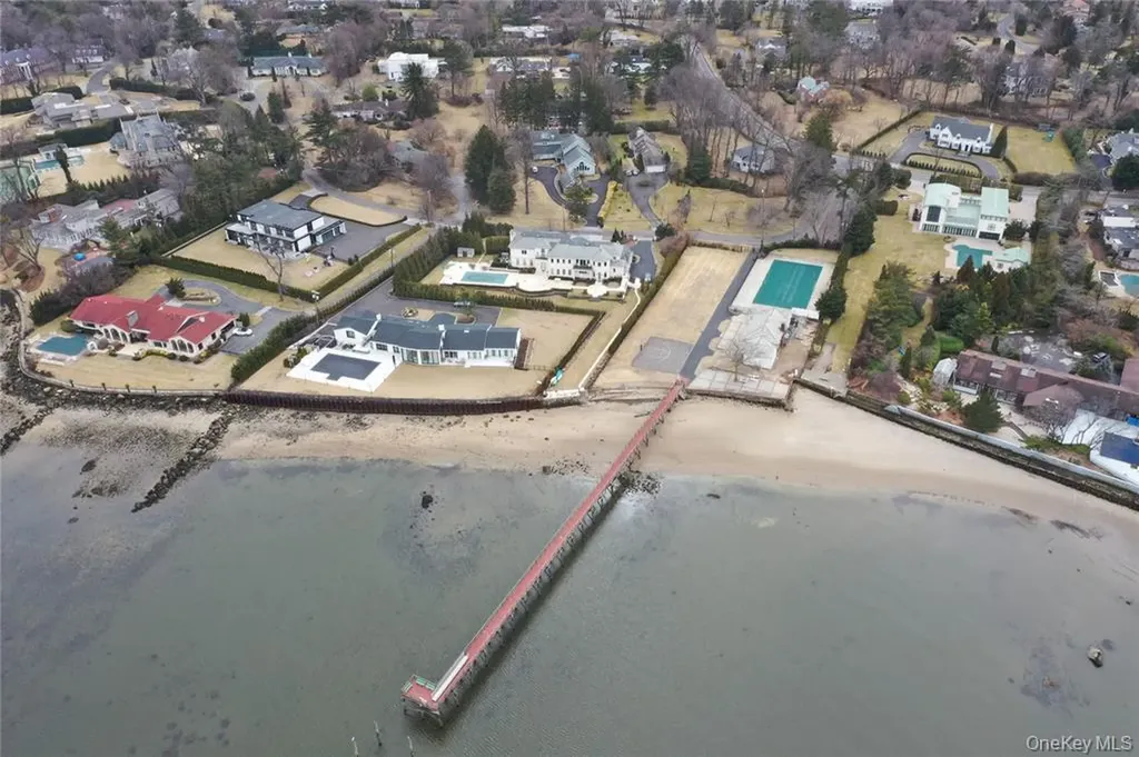 31 Harbour Road Great Neck NY 11024