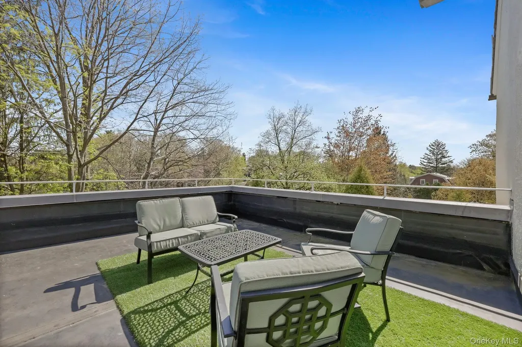 7 Plateau Circle W Bronxville NY 10708
