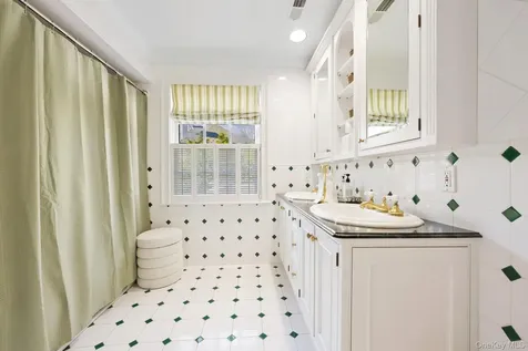 7 Plateau Circle W Bronxville NY 10708