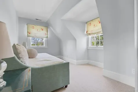 7 Plateau Circle W Bronxville NY 10708