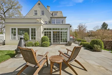 7 Plateau Circle W Bronxville NY 10708