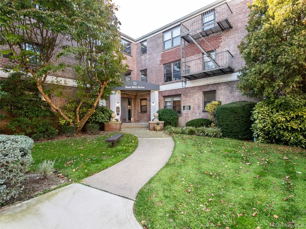 1 East Mill Drive Great Neck NY 11021