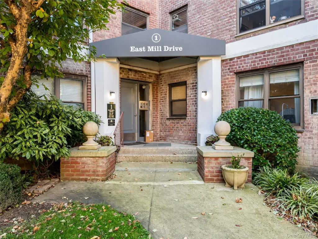 1 East Mill Drive Great Neck NY 11021