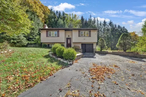 135 Barrett Hill Road Carmel NY 10512