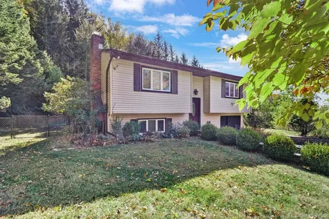 135 Barrett Hill Road Carmel NY 10512