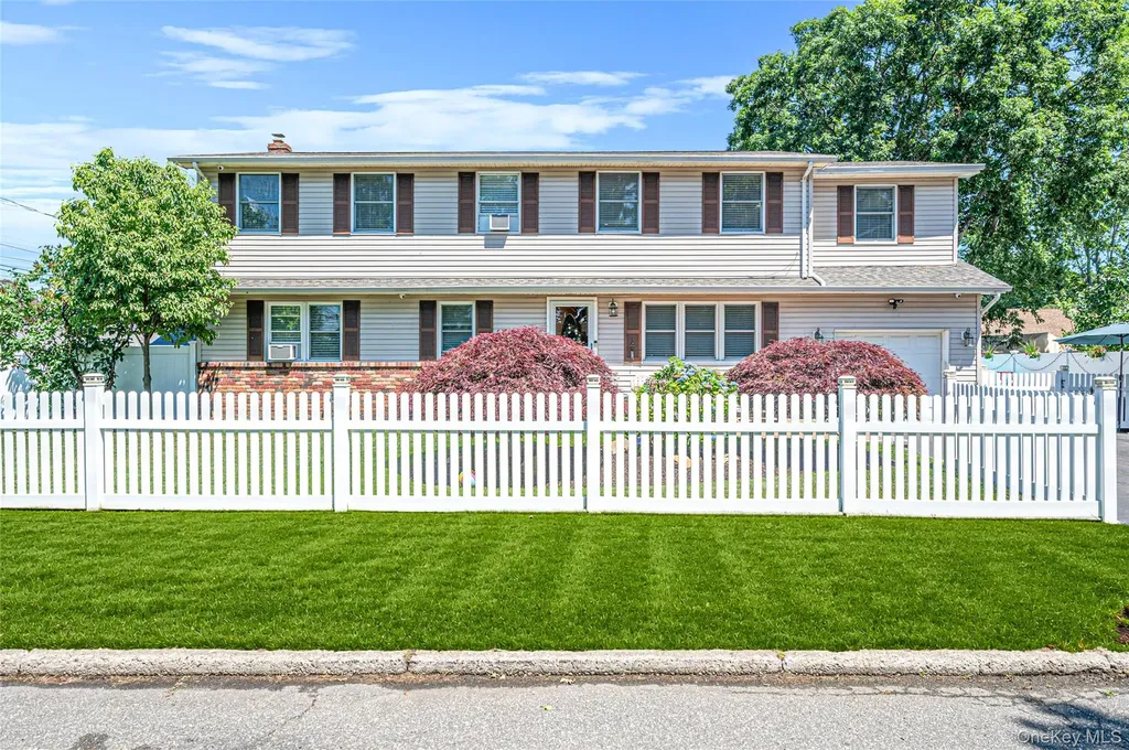 201 Oakland Avenue Deer Park NY 11729