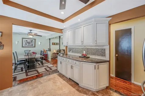 201 Oakland Avenue Deer Park NY 11729