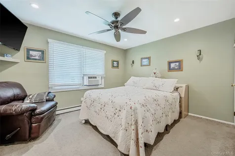 201 Oakland Avenue Deer Park NY 11729