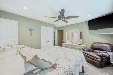 201 Oakland Avenue Deer Park NY 11729