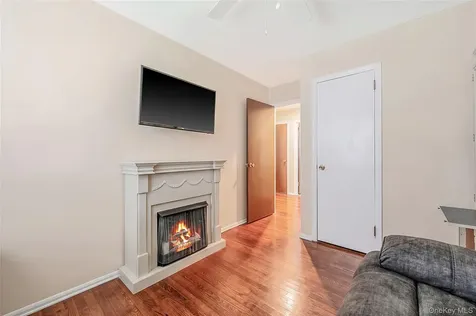 201 Oakland Avenue Deer Park NY 11729
