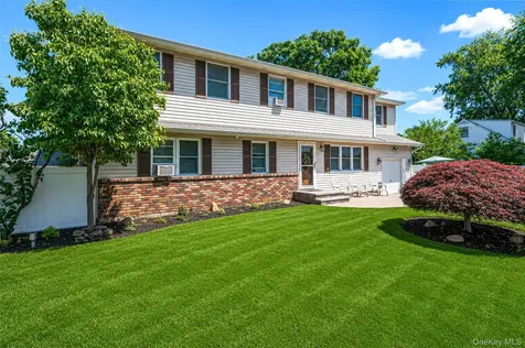 201 Oakland Avenue Deer Park NY 11729