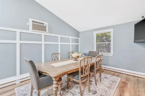 201 Oakland Avenue Deer Park NY 11729