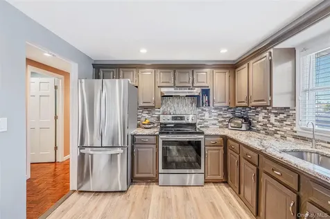 201 Oakland Avenue Deer Park NY 11729