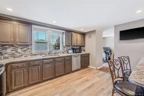 201 Oakland Avenue Deer Park NY 11729
