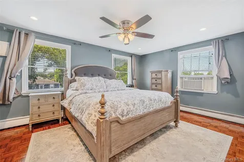 201 Oakland Avenue Deer Park NY 11729
