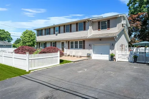 201 Oakland Avenue Deer Park NY 11729
