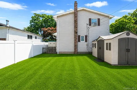 201 Oakland Avenue Deer Park NY 11729