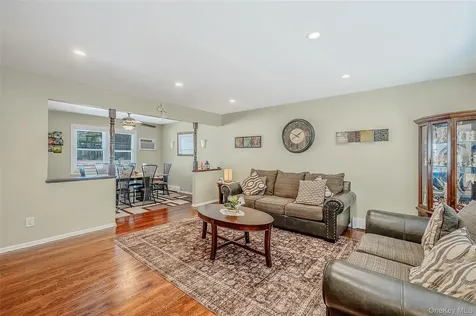 201 Oakland Avenue Deer Park NY 11729